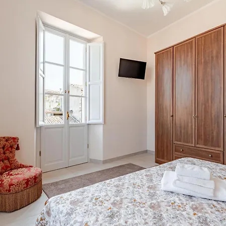 Apartment Exlusive Dolcevita Palazzo Picalfieri *