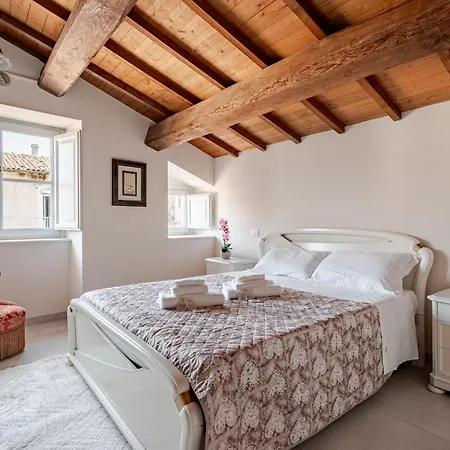 Exlusive Dolcevita Palazzo Picalfieri LʼAquila