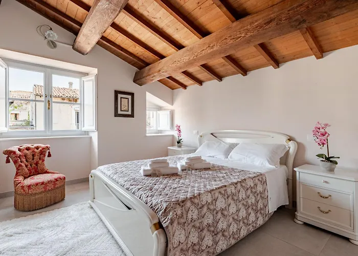 Exlusive Dolcevita Palazzo Picalfieri LʼAquila